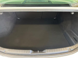 積み下ろしのしやすいデッキにはたっぷりと荷物を積み込んでいただけます。遊びから仕事まで、様々なシーンで頼れます♪