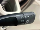 オートライト機能 車外の明るさに応じて自動的にヘッドランプなどを点灯・消灯。夕暮れ時やトンネルなどで役立ちます!!
