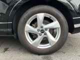 18インチ純正アルミホイール装備 全車両に標準装備の純正アルミホイールは、純正ならではのバランスの良いデザインと、走行安定性をお楽しみ頂けます。