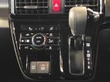 温度を設定すれば、自動で車内の温度管理をしてくれる優れものです♪ATミッションで運転楽々