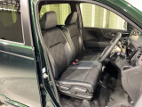 乗降がしやすい運転席。高さが調節できて小柄な方でもベストポジションをとることができます。