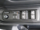 パワーウィンドは今や当たり前の機能ですが、無いと困る機能です。運転席からの操作で、全席の窓を振るオープンにしたり、フルクローズが可能です。
