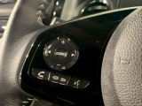 【ステアリングリモコン】ステアリングにオーディオ調節可能なスイッチが装備されていますので運転中でも視線をそらさずにオーディオの調節が可能です!
