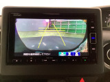 バックモニター付きで、車庫入れやバック時の後方確認をサポート。