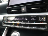 『1台』のお車に対して、3名体制で日々議論を重ね仕入れを行っております。