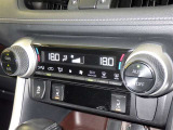 運転席・助手席・独立型オートエアコン。運転手とパートナー別々の温度設定が出来快適なドライブが楽しめます!!