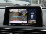 バックモニターは標準で上からの映像を映し出すことができます。