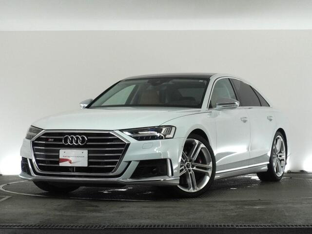 アウディ S8 