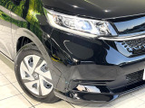 【LEDヘッドライト】悪天候や夜間走行時も良好な視界を確保し安心して運転できる高輝度LEDヘッドライトを装備!点灯速度が早く、消費電力も抑えられています。