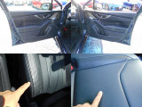 内装カラーはブラック&シルバー!!内装で気になる箇所は運転席右淵の擦れと後席運転席側座面補修跡です!!ご遠方にお住まい等で現車確認出来ない方は要チェックです!!!