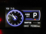 ディスプレイには、平均燃費、外気温、航続可能距離などの情報が表示されます。