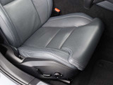 電動パワーシートでございます。シートメモリー機能付きなので2名様分のシートポジションを設定できます。フロントシートはシートヒーターがついています。