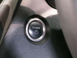 スマートキー装備車なので、キーを取り出さなくてもエンジン始動が可能です。