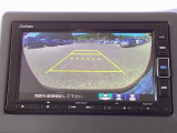 バックモニター付きで、車庫入れやバック時の後方確認をサポート。