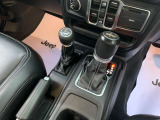 手動でレンジ切り替え可能なセレクトラックフルタイム4×4システムを搭載しております!