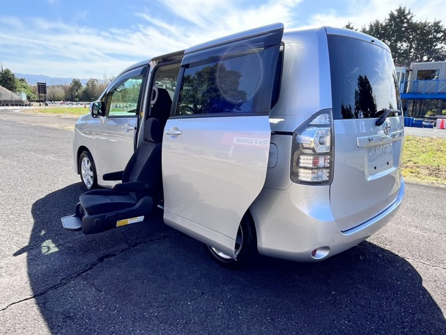 ヴォクシー2.0 X Lエディション サイドリフトアップシート