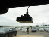 ◆前後ドライブレコーダー付き◆映像・音声などを記録する自動車用の装置です。もしもの事故の際の記録はもちろん、旅行の際の思い出としてドライブの映像を楽しむことができます。