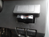 ETC車載器が装備されています。有料道路での通行料支払いがスムーズにできます。