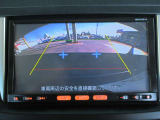 バックビューモニター シフトレバーを「R」位置にすると、自動的に後方の画像を表示します。車庫入れなどでバックする際に後方確認ができて便利です。