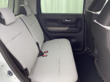 セカンドシートです!!ベンチシートになってますので、お二人の乗車ですとゆったり座って頂けますよ!!