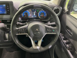 【純正革巻きステアリング】上質な革を使用することで、手にしっかり馴染みとても運転しやすいハンドルです♪