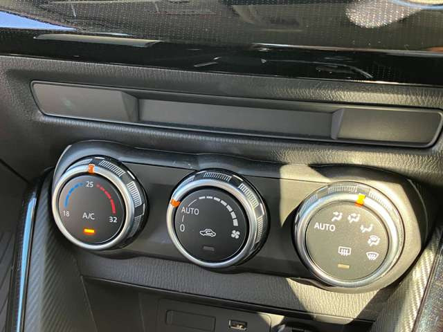 マツダ MAZDA2 1.5 15BD の中古車詳細 (8,000km, ジェットブラック