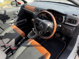 フランス車ならではのオシャレな内装がオススメです!