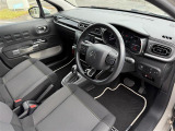 フランス車ならではのオシャレな内装がオススメです!