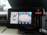 【全方位モニター】リバースに入れた際、車両全体を見渡している映像に切り替わります。また、見通しが悪い場所で便利な前方ワイド映像やすれ違いに便利な助手席側ワイド映像など切り替えが出来ますよ♪