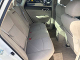 ★リアシート★昔に比べて足元がゆったり広くなりました。運転席だけではなく、すべての席に座ってみて下さい。同乗者様もきっと喜ばれると思います。