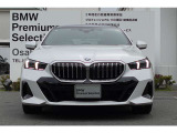 BMWの代名詞の【キドニーグリル】グリルが腎臓のように見えるので【キドニー】と呼ばれるようになりました。一目見ただけでBMWであると認識できる確固たるアイコンとして存在感を放ちます。
