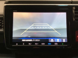 バックでの車庫入れも安心です! リアカメラが付いているバックモニター付のナビを装備しております。操作線もついており距離感も画面から確認できます。