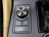 『1台』のお車に対して、3名体制で日々議論を重ね仕入れを行っております。