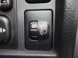 積載時に後ろが下がってライトが高くなったことによる相手車への眩惑を防止する焦点調整ができます