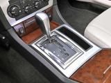 AutoCheck確認済/1ナンバ-登録(5人乗り)/サンル-フ/シ-トヒ-タ-/電動シ-ト/ナビ/Bカメラ/TV/carrozzeriaサブウ-ファ-/モニタ-付バックミラ-/後席モニタ-/GPSレ-ダ-探知機/ウッド調パネル/ETC/5.7 HEMI