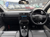 フランス車ならではのオシャレな内装がオススメです!