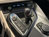 シンプルかつ操作のしやすい運転席操作部