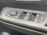 電動格納式ドアミラースイッチにパワーウィンドウは、スイッチ操作で簡単に窓の開閉ができるため、非常に便利な機能!