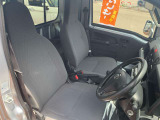 運転席・助手席シート廻りは使用感も少なく、良好な状態となっています。丁寧に使われていたことがよくわかりますね。