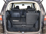 簡単に収納できる後部座席!大空間が出現します!シートアレンジが多彩な点も特徴です!レジャー用品も積み込めます!