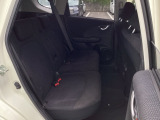 広々リアシートです。不要なときは収納しておけますよ。ラゲッジルームも広がります。
