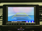 バックでの車庫入れも安心です! リアカメラが付いているバックモニター付のナビを装備しております。操作線もついており距離感も画面から確認できます。