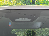 【トヨタセーフティセンス】走行中に前方の車両等を認識し、衝突しそうな時は警報とブレーキで衝突回避と被害軽減をアシスト。より安全にドライブをお楽しみいただけます。