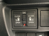 リアドアは乗り降りに便利な両側電動スライドドアです。また運転席に座っていながらスイッチ操作で自在にスライドドアを開け閉めできます。