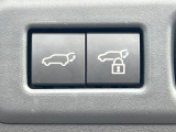 【パワーバックドア】スマートキーや運転席のボタンを押すだけでリアゲートが自動で開閉します!荷物を持っている時や、高い位置にあるバックドアを閉める際に便利な機能です♪