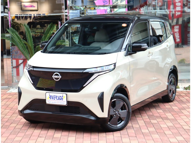 サクラG純正9インチナビ アラウンドビューモニタ