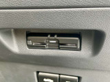 運転席の右下にETCがビルトインされています。高速道路では便利ですね!