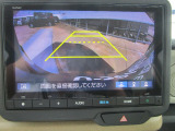 リアカメラを装備していますのでバック駐車も安心です。リバースギア連動で自動に切り替わり、車後方を表示します。