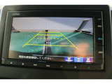 バックカメラを搭載しておりガイドラインも表示されますので車庫入れも安心ですね♪