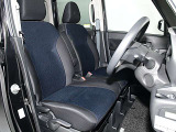 運転席まわりです。実際に座ってみて乗り心地を体感してみて下さい。